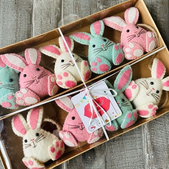 Easter Bunny Spring Plush Garland Decor - Picture 1 of 3